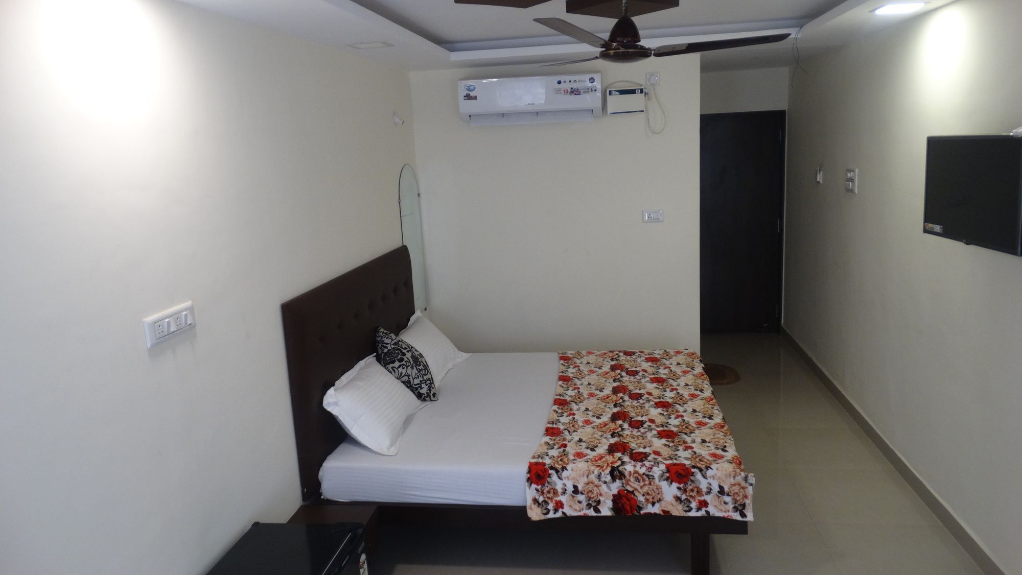 Swaraj The Goan Dream Hotel Calangute Ngoại thất bức ảnh